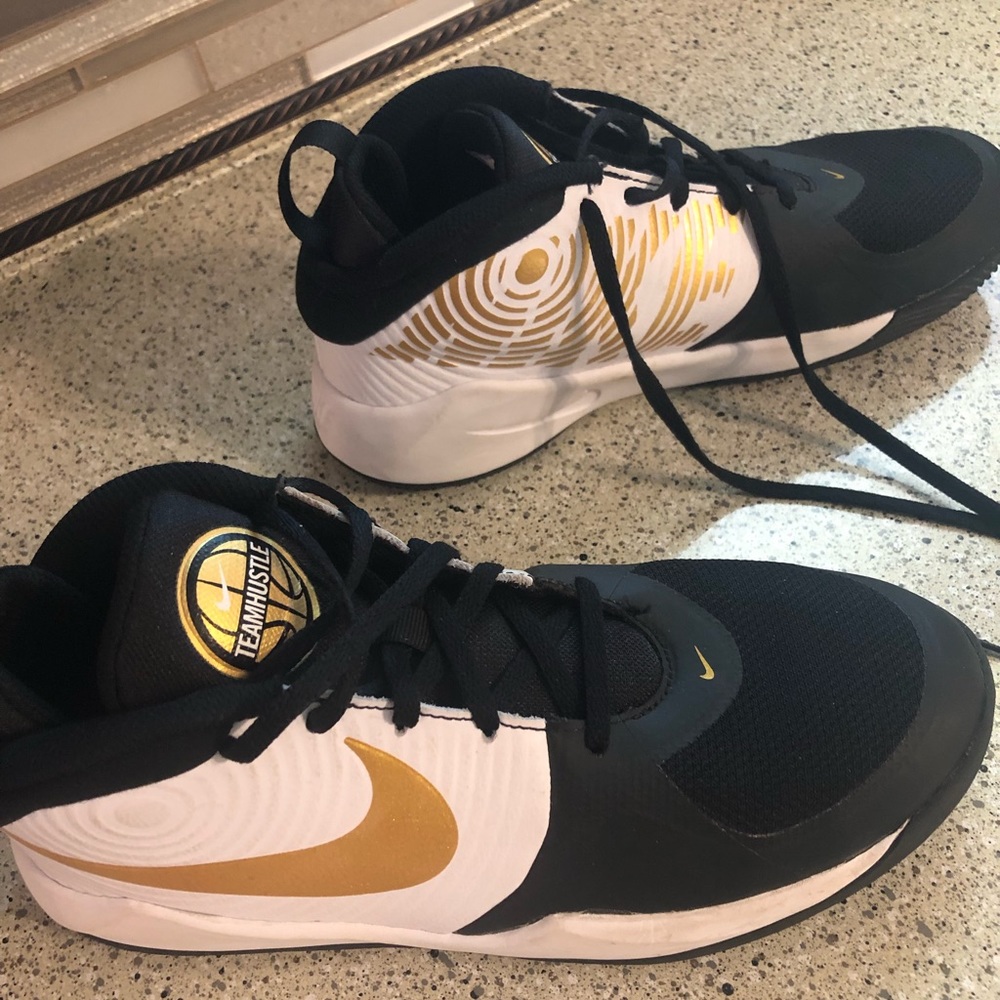 Nike boys basketball shoes. Size 7y
